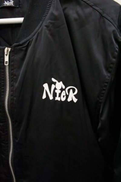 画像2: 【SALE】NieR CLOTHINGジャケット.バックパッチナイロンブルゾン /ブラック/ O-22-04-20-061-SE-ja-YM-ZT-M111