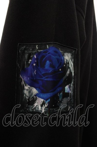 画像2: KMK(KINGLY MASK) コート.ローズパッチサイドスリットロング /ブラック/F O-22-10-31-027-KM-ou-YM-ZT040 (2)