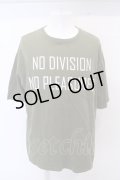【セール】ALLAROUND Tシャツ.NO DIVISION NO PLEASURES /カーキ/ O-23-02-27-021-AL-ts-YM-ZT277