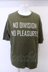 【SALE】ALLAROUND Tシャツ.NO DIVISION NO PLEASURES /カーキ/ O-23-02-27-021-AL-ts-YM-ZT277