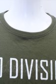 画像2: 【SALE】ALLAROUND Tシャツ.NO DIVISION NO PLEASURES /カーキ/ O-23-02-27-021-AL-ts-YM-ZT277 (2)