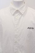 画像2: 【SALE】KMK(KINGLY MASK) シャツ.ロゴ刺繍 /ホワイト/ O-23-03-01-081-KM-sh-IG-ZT257 (2)