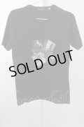 【セール】GOSTAR DE FUGA Tシャツ.フォトプリントVネック T-23-03-15-009-GO-ts-YM-ZT376