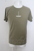 【SALE】GOSTAR DE FUGA Tシャツ.バックプリント /カーキ/46 O-23-04-15-083-GO-ts-YM-ZT29