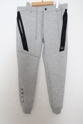 【WINTERセール】C.V.R.A パンツ.ロゴ刺繍切り替えジョガーパンツ /グレー/M O-23-04-21-054-CI-pa-YM-ZT220
