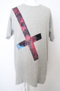 【セール】NO ID. BLACK Tシャツ.クラウドクロスプリント /グレー/ONE O-23-07-25-014-NO-ts-YM-ZT164