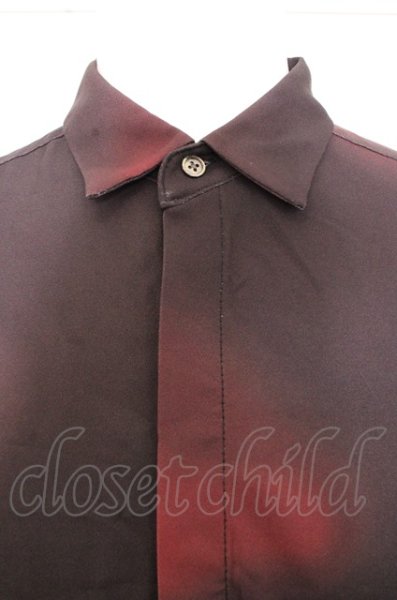 画像2: NO ID. BLACK シャツ.グラデーションプリントフライフロント /レッド/2 O-23-07-26-010-NO-sh-YM-ZT224 (2)