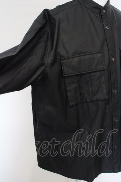 画像2: CIVARIZE / PUレザーオーバーサイズミリタリーシャツ F ブラック O-24-02-29-082-CI-sh-YM-ZT-ML005 (2)