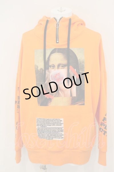 画像1: FUGA / パロディスクエアハーフジッププルパーカー  オレンジ O-24-04-04-016-FU-to-YM-ZT080 (1)