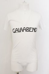 GalaabenD / ロゴプリントVネックTシャツ S ホワイト O-24-05-26-012-Ga-ts-YM-ZT218