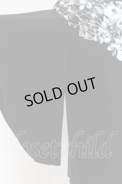 画像2: CIVARIZE / 変形フレア袖アシンメトリーカットソー F ブラック O-24-07-05-026-CI-to-YM-OS (2)