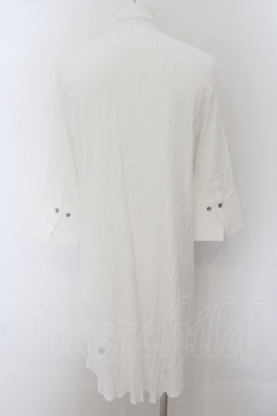 画像2: NO ID. / バンドカラースリットロングシャツ 2 ホワイト O-24-07-13-036-NO-sh-YM-ZT055 (2)