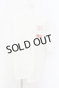 NIL DUE / NIL UN TOKYO / RED LITTLE DEVIL Tシャツ  ホワイト O-24-08-24-001-NI-ja-YM-OS