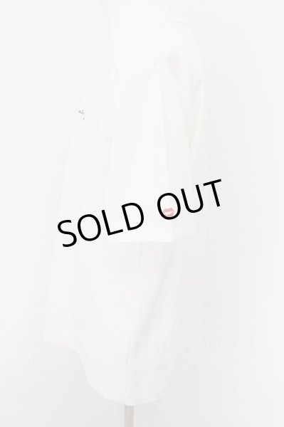 画像2: NO ID. / エンブロイダリーメッセージC-N Tシャツ 2 ホワイト O-24-09-07-060-NO-ts-YM-ZT026 (2)