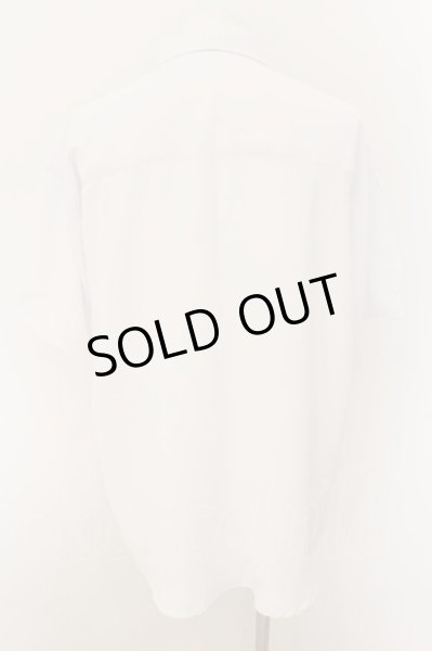 画像2: NO ID. / アシンメトリ-タックBIGシャツ ONE ホワイト O-24-09-07-064-NO-sh-YM-ZT026 (2)