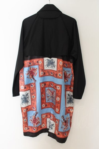 画像2: NO ID. BLACK / 切替BIGトレンチコート ONE ブラックｘマルチ O-24-09-25-033-NO-ou-YM-ZT051 (2)