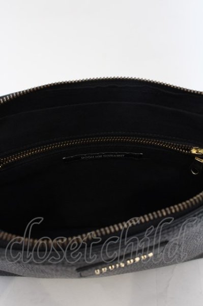 画像3: Moonage Devilment（清春） / カウレザーシボ加工クラッチバッグ  ブラックｘゴールド O-24-09-26-086-MO-ba-YM-ZT-MK001 (3)