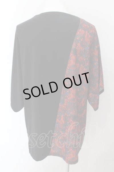 画像2: NO ID. BLACK / フラワーパターン切替ルーズTシャツ ONE ブラックxレッド O-24-09-26-029-NO-ts-YM-ZT460 (2)