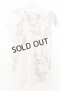 14th Addiction / バックリペア総柄VネックTシャツ 0（レディース） オフホワイト+ピンク O-24-09-27-039-14-ts-YM-ZT327