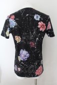 画像2: 【WINTERセール】CIVARIZE / フラワースカル総柄UネックTシャツ 44 ブラック O-24-10-10-044-CI-ts-YM-ZT369 (2)