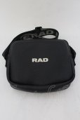 画像1: 【WINTERセール】BLACK MORAL / RAD ショルダーバッグ  ブラック O-24-10-10-111-BL-ba-YM-ZT-MK001 (1)
