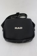 【WINTERセール】BLACK MORAL / RAD ショルダーバッグ  ブラック O-24-10-10-111-BL-ba-YM-ZT-MK001