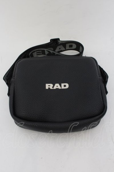 画像1: BLACK MORAL / RAD ショルダーバッグ  ブラック O-24-10-10-111-BL-ba-YM-ZT-MK001 (1)