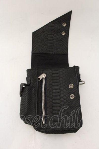 画像2: NO ID. / パイソンシザーバッグ ブラック O-24-10-11-111-NO-za-YM-ZT-MK001 (2)