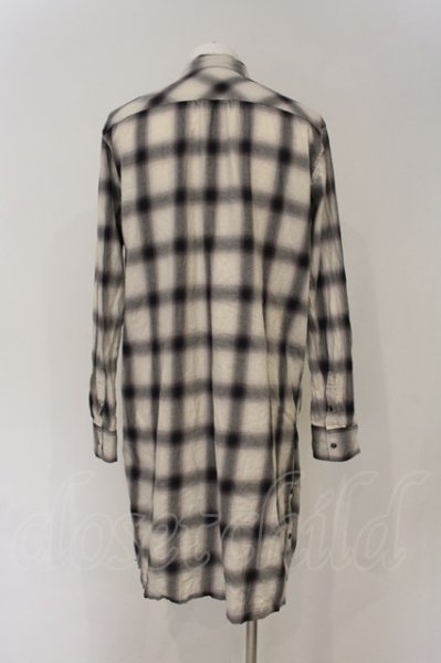 画像2: AMPHIBIAN / カットノーカラーロングシャツ  ベージュ O-24-12-29-041-AM-to-YM-ZT140 (2)