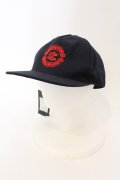 Moonage Devilment(清春) / EMBROIDERY FLAT VISOR キャップ  ブラック（ネイビー）ｘレッド O-25-01-09-072-Mo-za-YM-ZT134