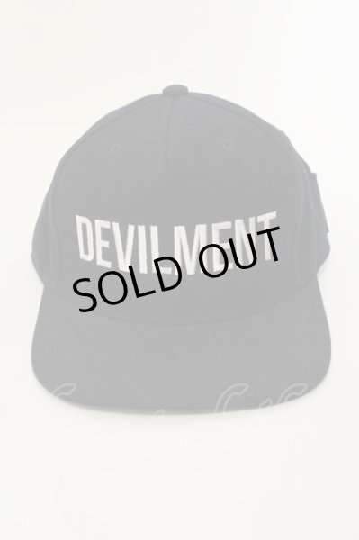 画像2: Moonage Devilment / レザーパッチ刺繍フラットバイザーキャップ DEVILMENT  ネイビーxホワイト O-25-01-17-049-Mo-za-YM-ZT497 (2)