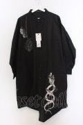 NO ID. BLACK / BIGロングプリントシャツ ONE ブラック O-25-03-13-059-NO-sh-YM-ZT335