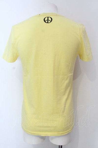 画像2: NO ID. / PEACE VネックTシャツ 1 イエロー O-25-04-06-039-NO-ts-YM-ZT267 (2)