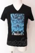 画像1: Black by VANQUISH / ボックスプリントVネックTシャツ M ブラック O-25-04-10-046-Bl-ts-YM-ZT144 (1)