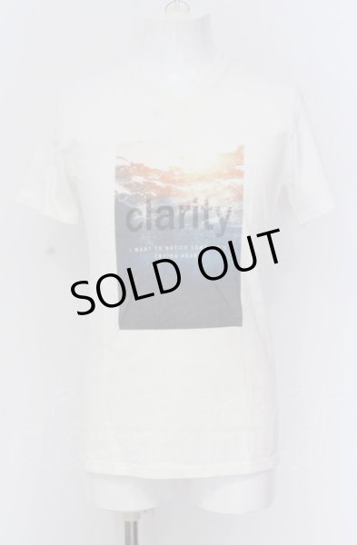 画像1: GOSTAR DE FUGA / clarity プリントVネックTシャツ 46 ホワイト O-25-04-11-025-GO-ts-YM-OS (1)