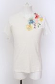 画像1: GOSTAR DE FUGA / 色彩花柄VネックTシャツ 46 ホワイト O-25-04-11-026-GO-ts-YM-OS (1)