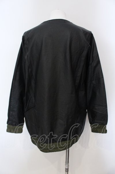 画像2: NO ID. / コーティングストレッチマルチポケットドルマンプルオーバー ONE ブラックｘカーキ O-25-05-22-040-NO-to-YM-ZT360 (2)