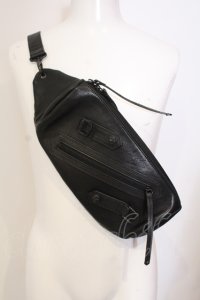 Roen / Dakotaコラボ　カウハイドショルダーバッグ  ブラック O-25-05-25-052-Ro-ba-YM-OS