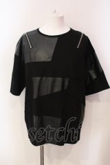 CIVARIZE / PUレザー切り替えパッチワークショルダーZIP Tシャツ F ブラック O-25-05-25-014-CI-ts-YM-OS