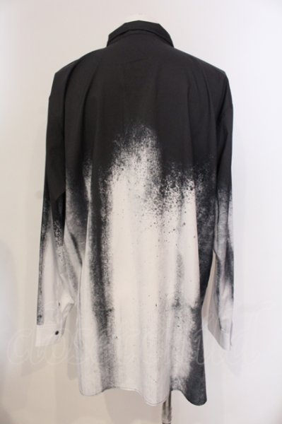 画像2: CIVARIZE / バイカラースプレープリントビッグシャツ F ブラックｘホワイト O-25-05-25-020-CI-sh-YM-ZT373 (2)