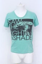 en / 15TH SAW THE LIGHT ＆ SHADE 清春 Tシャツ  グリーン O-25-05-31-027-EN-ts-YM-OS