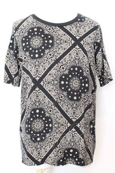 画像1: NO ID. / バンダナ総柄BIG Tシャツ 1 ブラック O-25-09-16-046-NO-ts-YM-ZT166 (1)