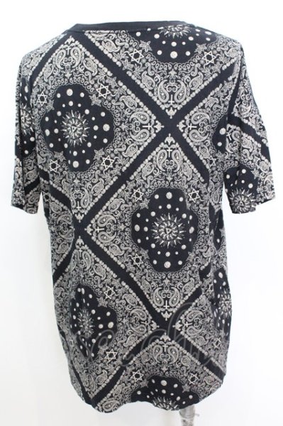 画像3: NO ID. / バンダナ総柄BIG Tシャツ 1 ブラック O-25-09-16-046-NO-ts-YM-ZT166 (3)