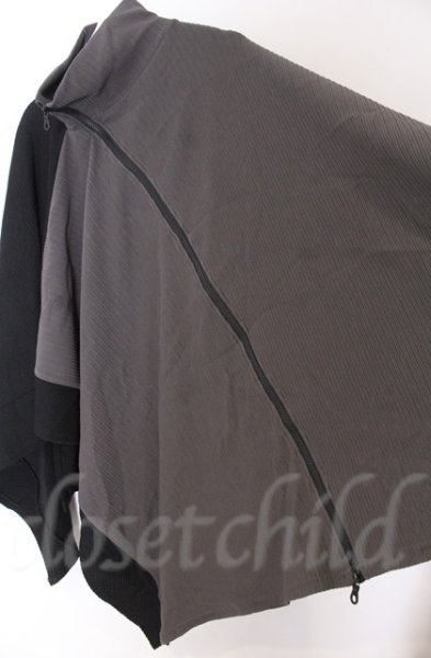 画像3: NO ID. BLACK / 3WAYリブZIPポンチョ ONE ブラックxチャコール O-25-10-28-002-NO-to-YM-OS (3)