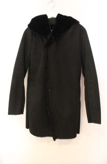 NO ID. BLACK / フェイクムートンフーデッドコート 2 ブラック O-24-12