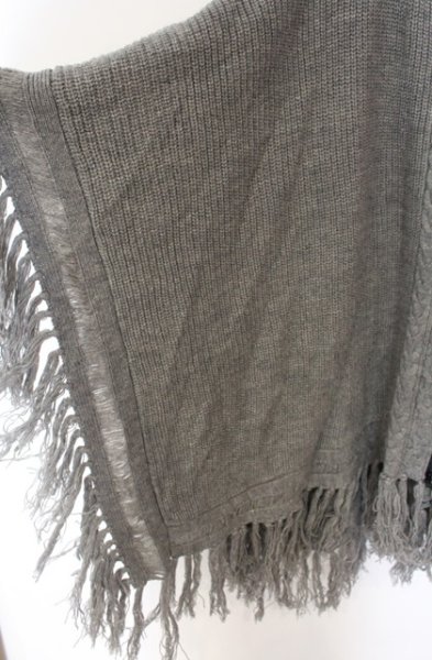 画像2: NO ID. BLACK / フリンジニットフーデッドZIPポンチョ ONE グレー O-26-01-03-001-NO-ou-YM-ZT0104S (2)