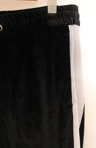 画像2: NO ID. / ベロアジャージートラックサルエルスキニーロングパンツ 3 ブラックｘブルーホワイト O-26-01-03-022-NO-pa-YM-ZT0104U (2)