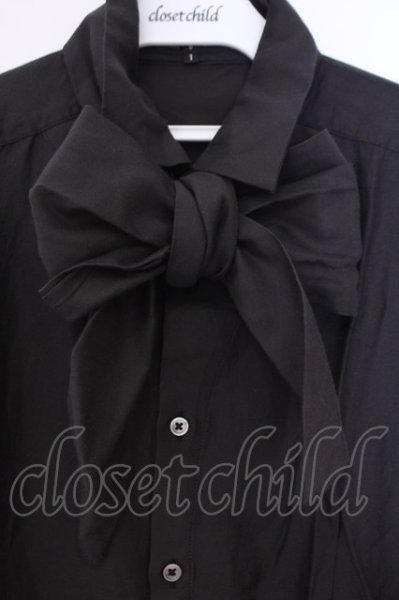 画像2: NO ID. BLACK / タイ付きベンベルグシャツ 1 ブラック O-26-02-03-047-NO-sh-YM-OS (2)