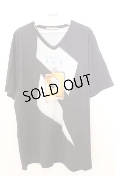 画像1: BUFFALO BOBS / CHOP CHOP(チョップチョップ) Vネック香水プリントTシャツ 3-4 ブラック O-26-02-18-011-BU-ts-YM-ZT375 (1)