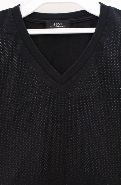 画像2: 5351pour les Hommes / グラデーションスタッズVネックTシャツ 48 ブラック O-26-03-26-012-53-ts-YM-OS (2)